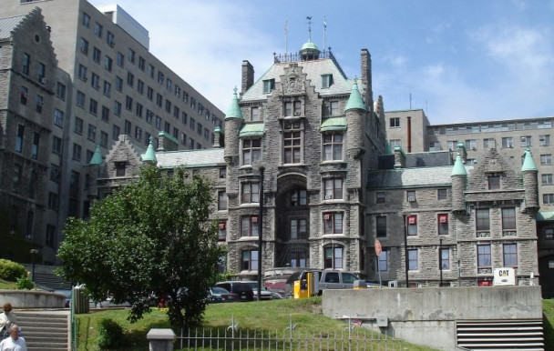 Ex-rectrice de McGill : 750 000 $ qui suscitent l'indignation