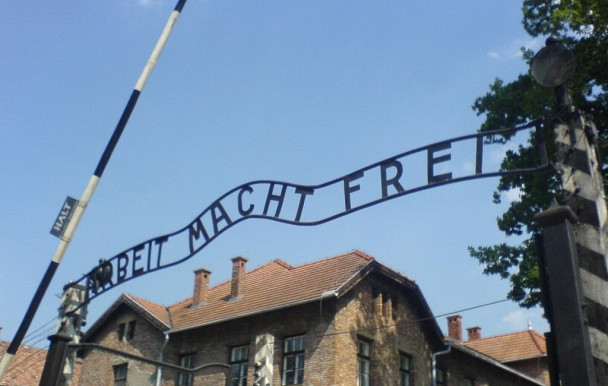Auschwitz comme remède  à l’antisémitisme