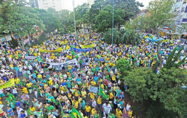 Les Brésiliens dans la rue pour l’université