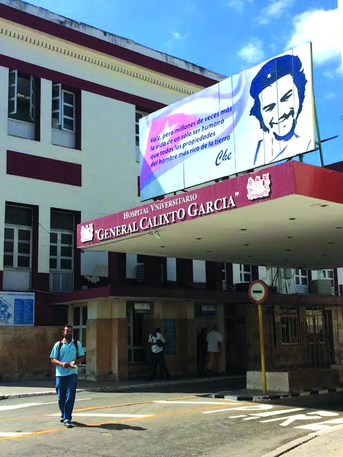 L’entrée de l’hôpital général Calixto Garcia, à La Havane. Crédit photo : Courtoisie Mariève Deschamps-Band.