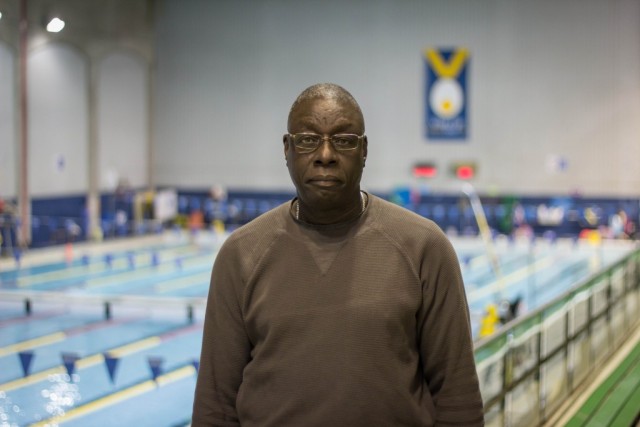 Le responsable du service de sauvetage du CEPSUM, Abdoulaye Mané. Il est également assistant-entraîneur auprès de l'équipe de soccer masculin des Carabins depuis 2001. (Photos : Benjamin Parinaud) 