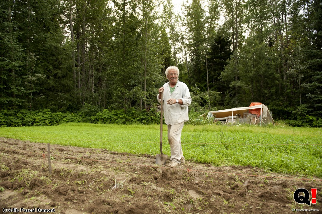 Pete, un ancien enseignant, a éprouvé le besoin de retourner à la terre il y a 35 ans pour retrouver une vie plus simple. (Crédit photo : Pascal Dumont)