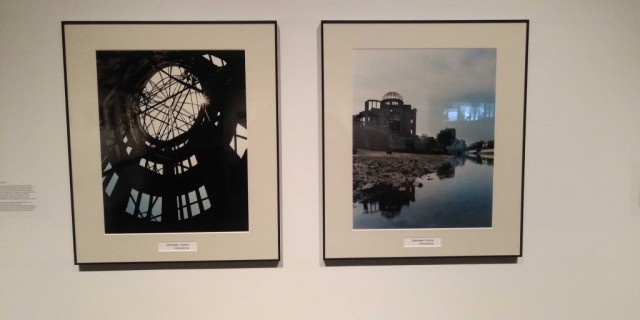 Deux photographies illustrent le Mémorial de la Paix d’Hiroshima. Crédit photo : Marc Boulanger