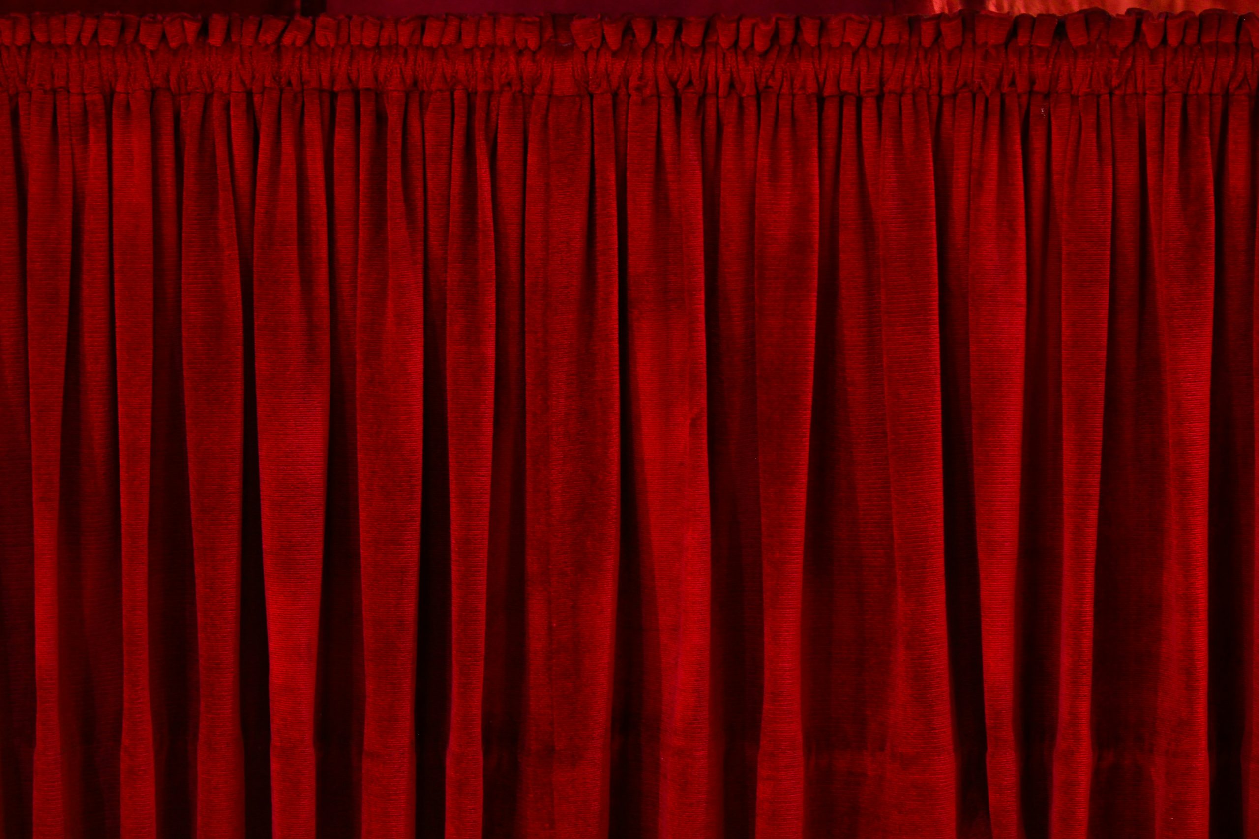 D’anciennes interprètes de théâtre de l’Université de Montréal estiment que les répétitions exigent de trois à neuf heures par semaine, se terminant parfois à 23 h ou à minuit. © DJ Paine via Unsplash