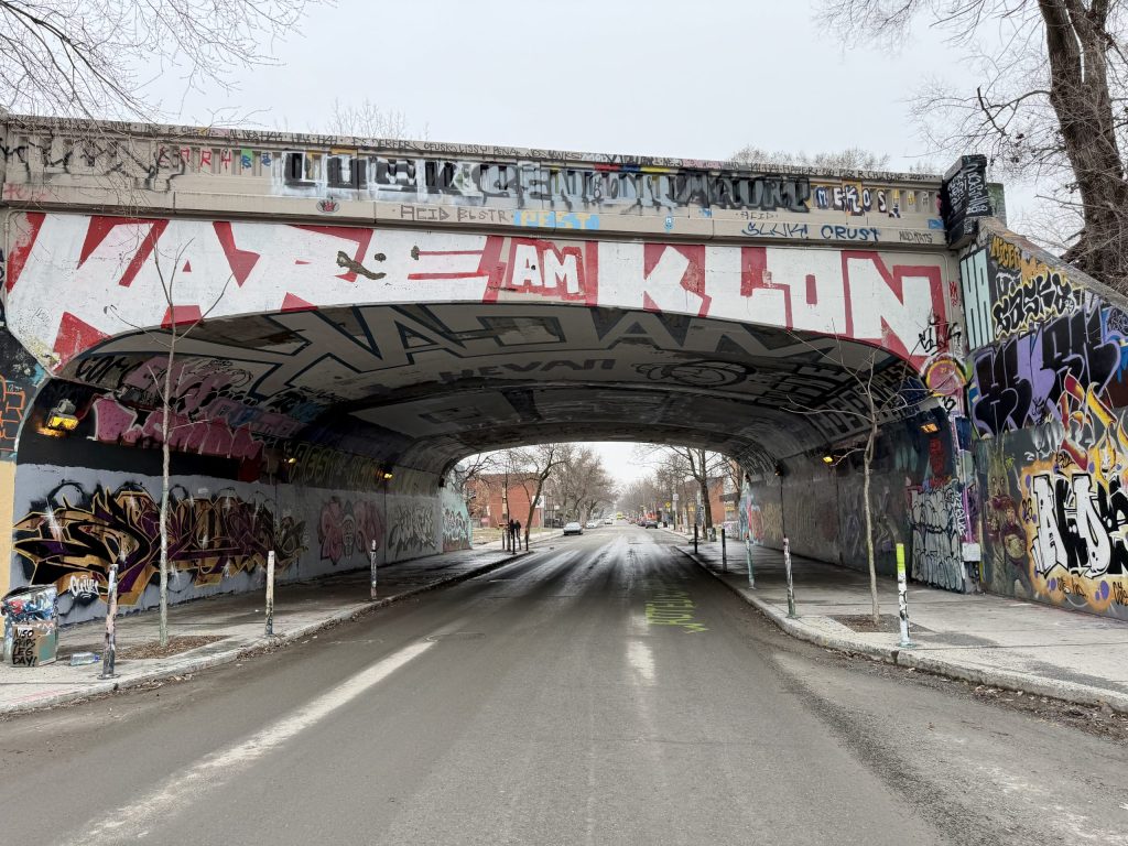 Présences invisibles : écrire la ville sans permission
