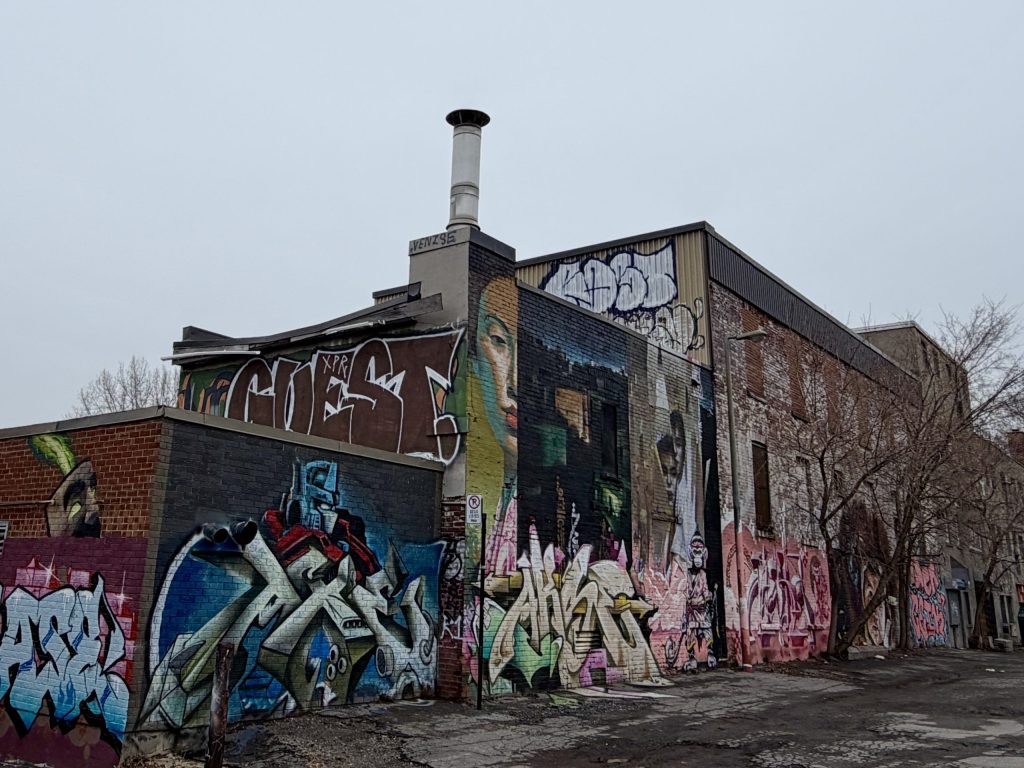 Présences invisibles : écrire la ville sans permission