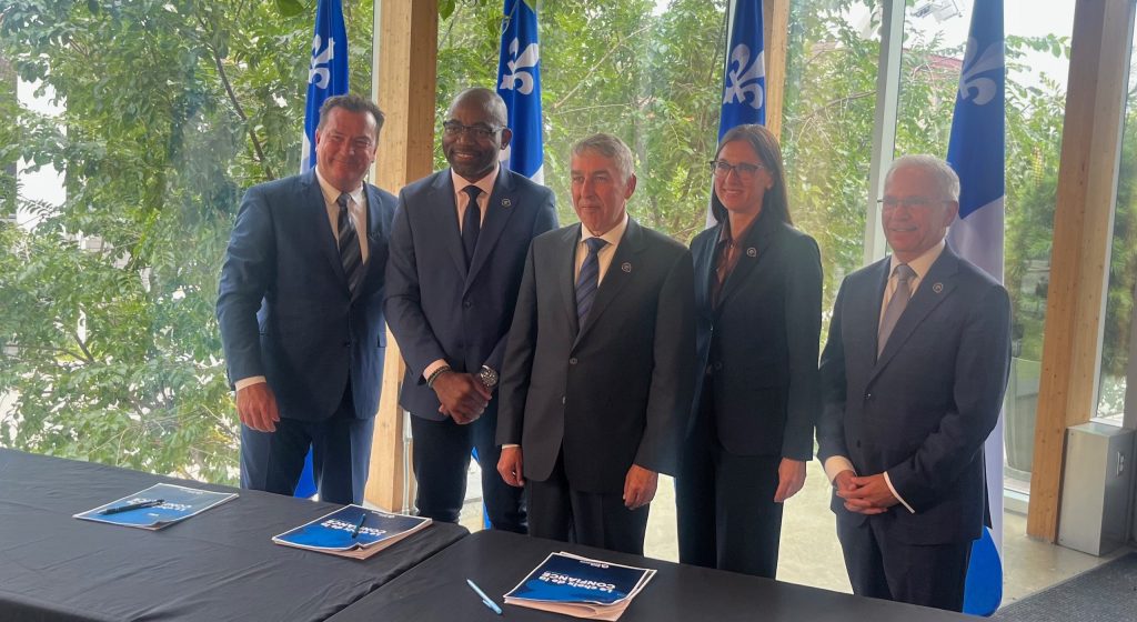 L'équipe économique du Parti québécois, menée par Nicolas Marceau (milieu), a présenté leur cadre financier mardi matin - Crédit photo : © Samuel Girard