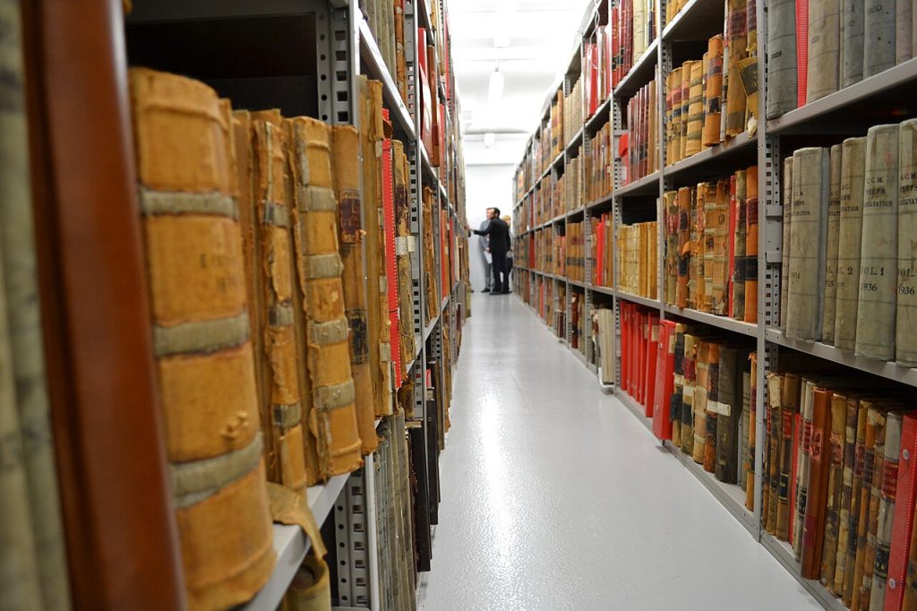 Archives judiciaires du Québec conservées à l'édifice Gilles-Hocquart de la Bibliothèque et Archives nationales du Québec. On y retrouve des archives historiques consultées par de nombreux étudiants en histoire. Crédit : Benoît Rochon, Wikimedia Commons