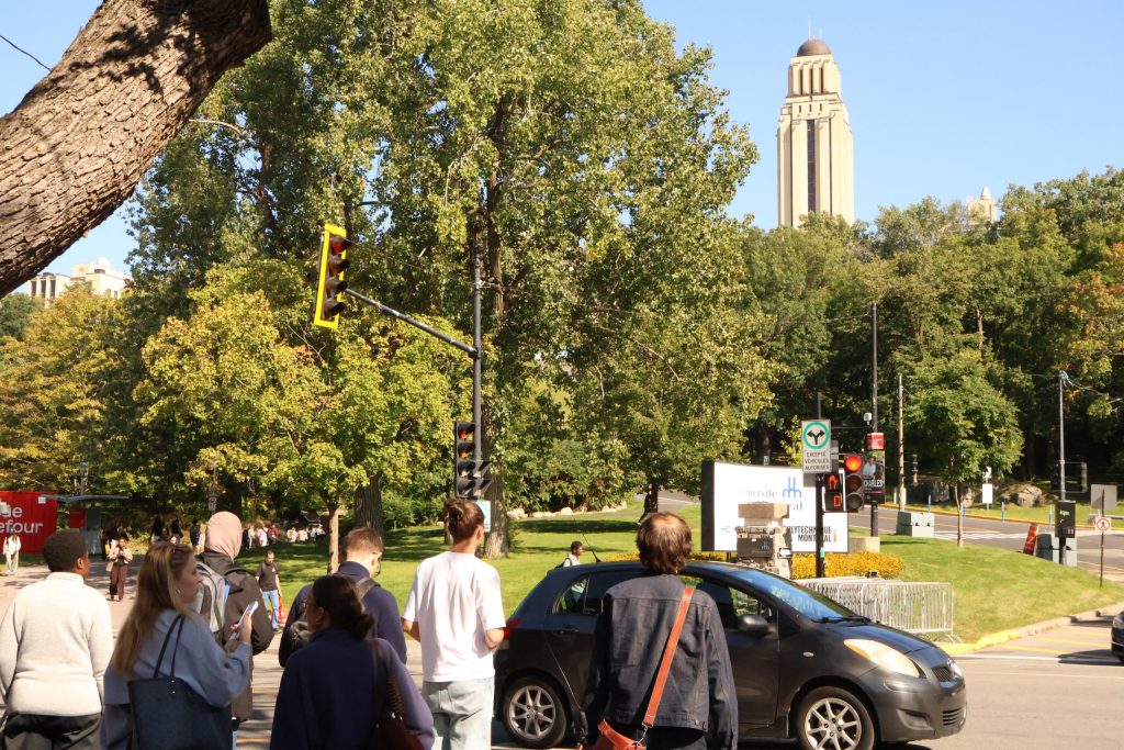 Campus - Beaucoup d'étudiant·e·s se dirigent vers le métro le plus près du campus à la fin des cours. Crédit: Simone Gingras